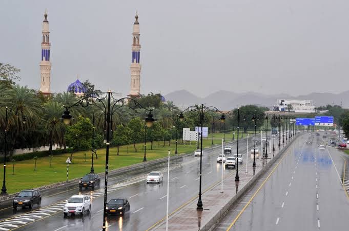 النشرة الجوية: أمطار ورياح وغبار