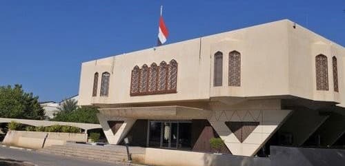 السفارة بمسقط تحذر من تأشيرات السياحة وفرص العمل