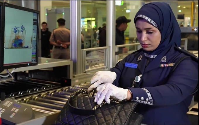 جمارك عمان تكشف طرق منع تهريب المخدرات