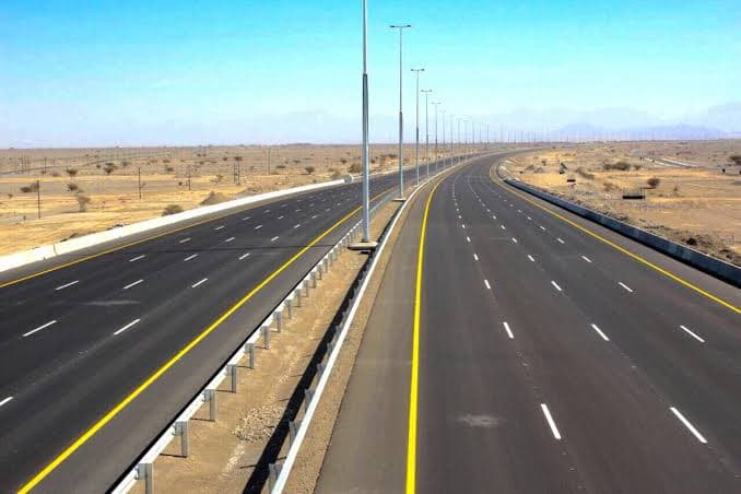 مشروعان للطرق في المزيونة ومقشن في ظفار