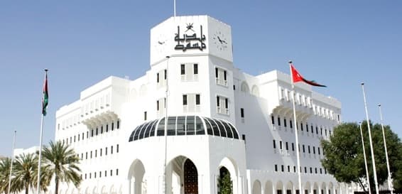 بلدية مسقط تغلق منتزهين مؤقتاً استعداداً لإعادة فتحهما