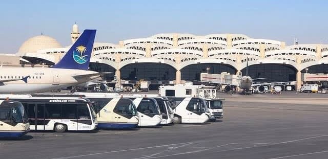 هجمات على مطاري السعودية تودي بحياة 3 وجرح 8