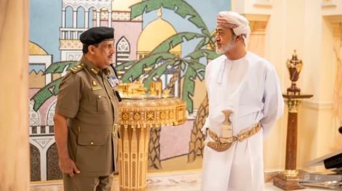 جلالة السلطان يدشن هوية الدفاع المدني
