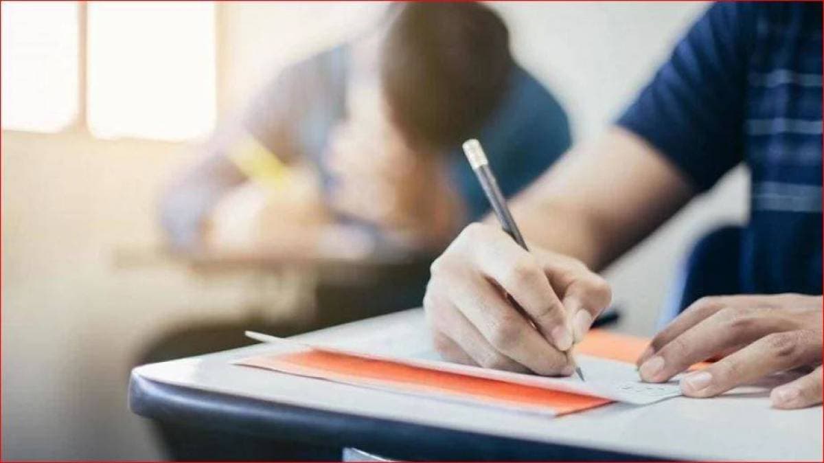 الأساتذة المتعاقدون يطالبون بإلغاء الامتحانات