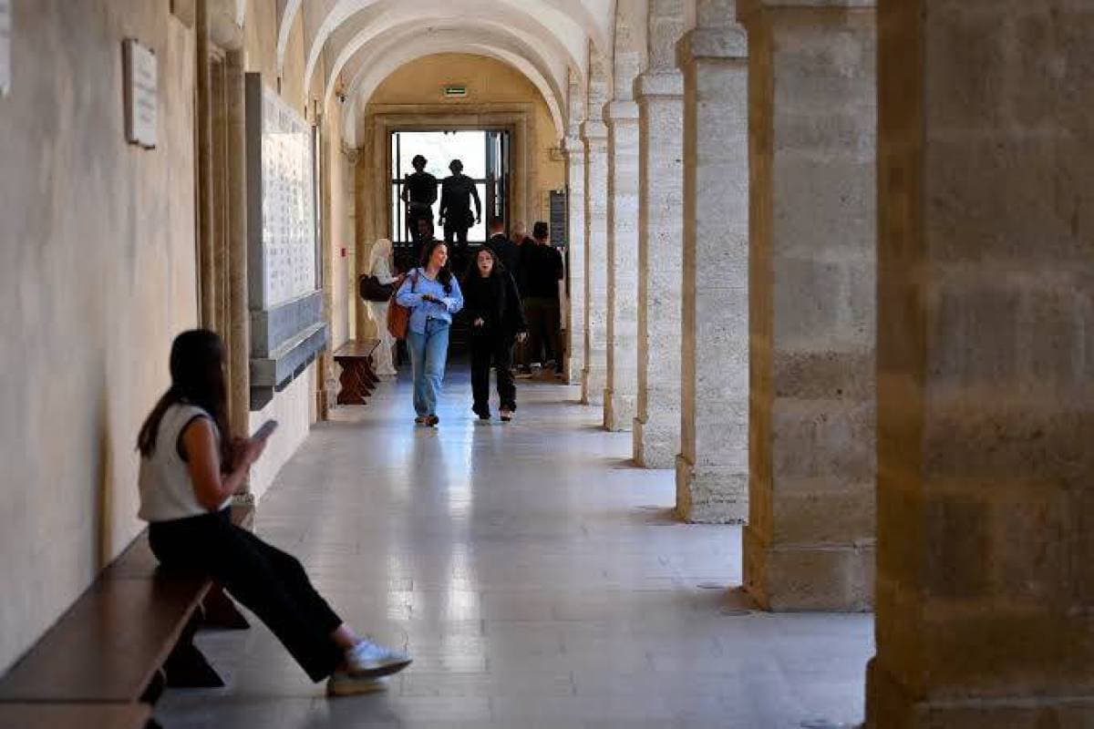 Lebanese students in France call for university exemption
