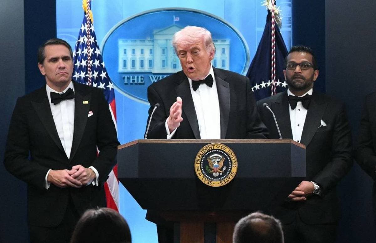 Trump speaks at White House dinner