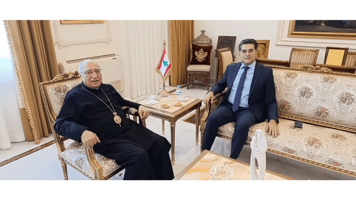 Al-‘Absiy Receives Chaldean Patriarch and Dignitaries