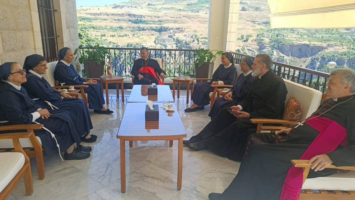 الراعي يلتقي رئيسة راهبات الصليب والمجلس