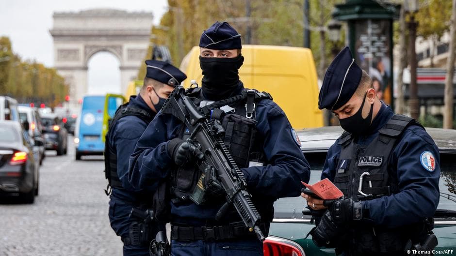 فرار الأشخاص من القضاء الفرنسي في المغرب والجزائر والإمارات