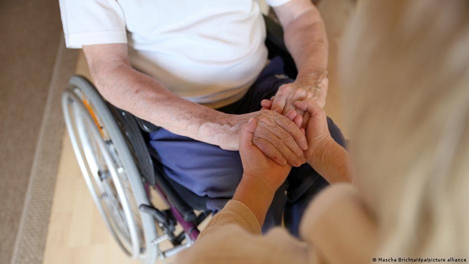 Women face heavy burdens in caring for relatives in Germany