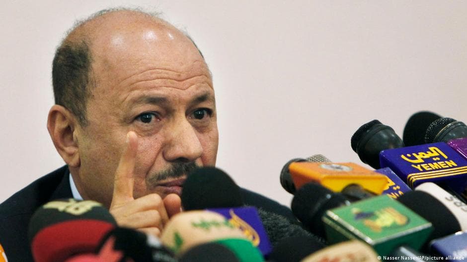 Al-Alimi Warns of Houthis' Threat at Bab al-Mandab