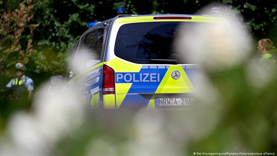 German police seek thief who left money behind