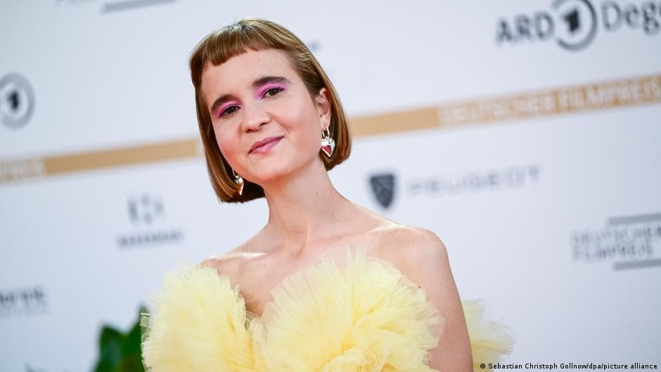 Caroline Val's Rise in German Publishing