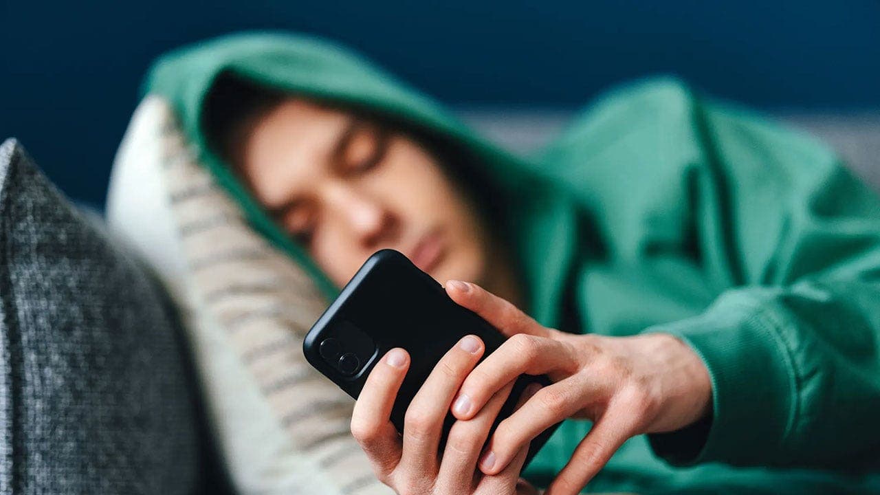 أقل قلقًا من تحديات المراهقين الحديثة