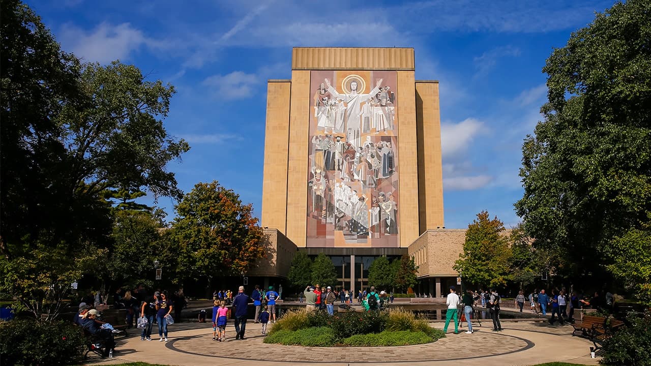 Search for gunman outside Notre Dame game