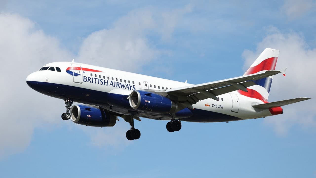 Passenger jet drops 27,000 feet before circling