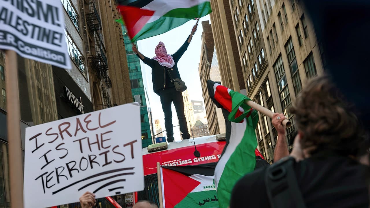 تحقيق في تمويل منظمة معادية لإسرائيل