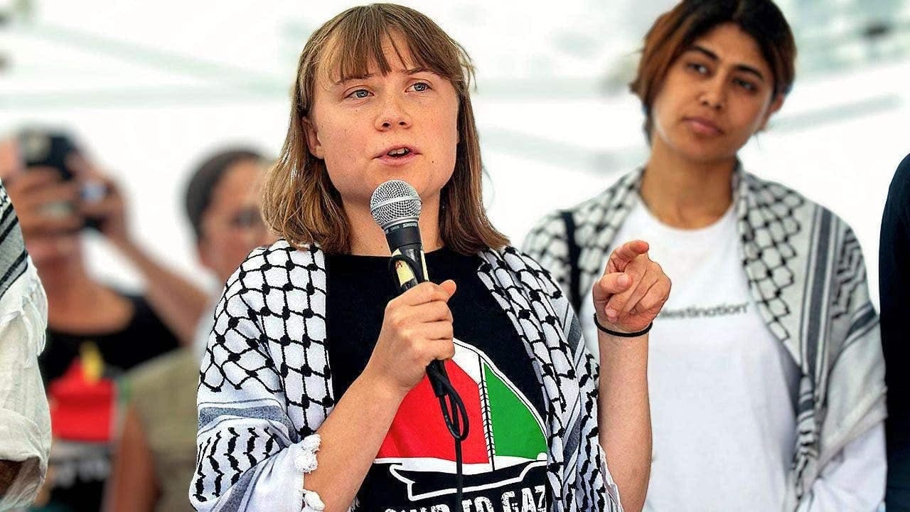 Greta Thunberg supports Paris protests