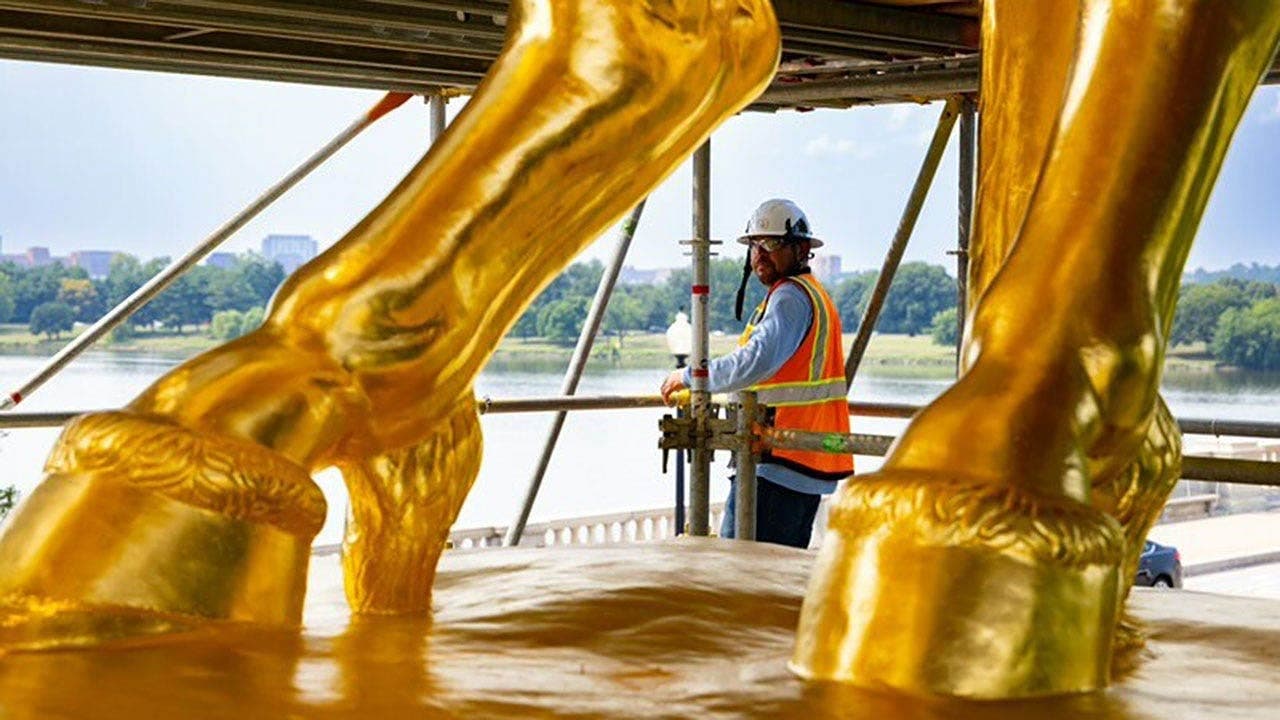 Trump reveals gold-plated DC horse statues
