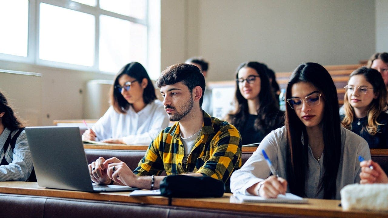 أستاذ بيركلي ينبه من سياسات الاختبارات الليبرالية