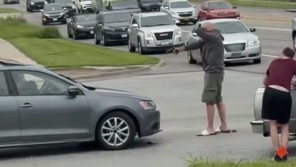 Iowa suspect surrenders after police orders gun drop
