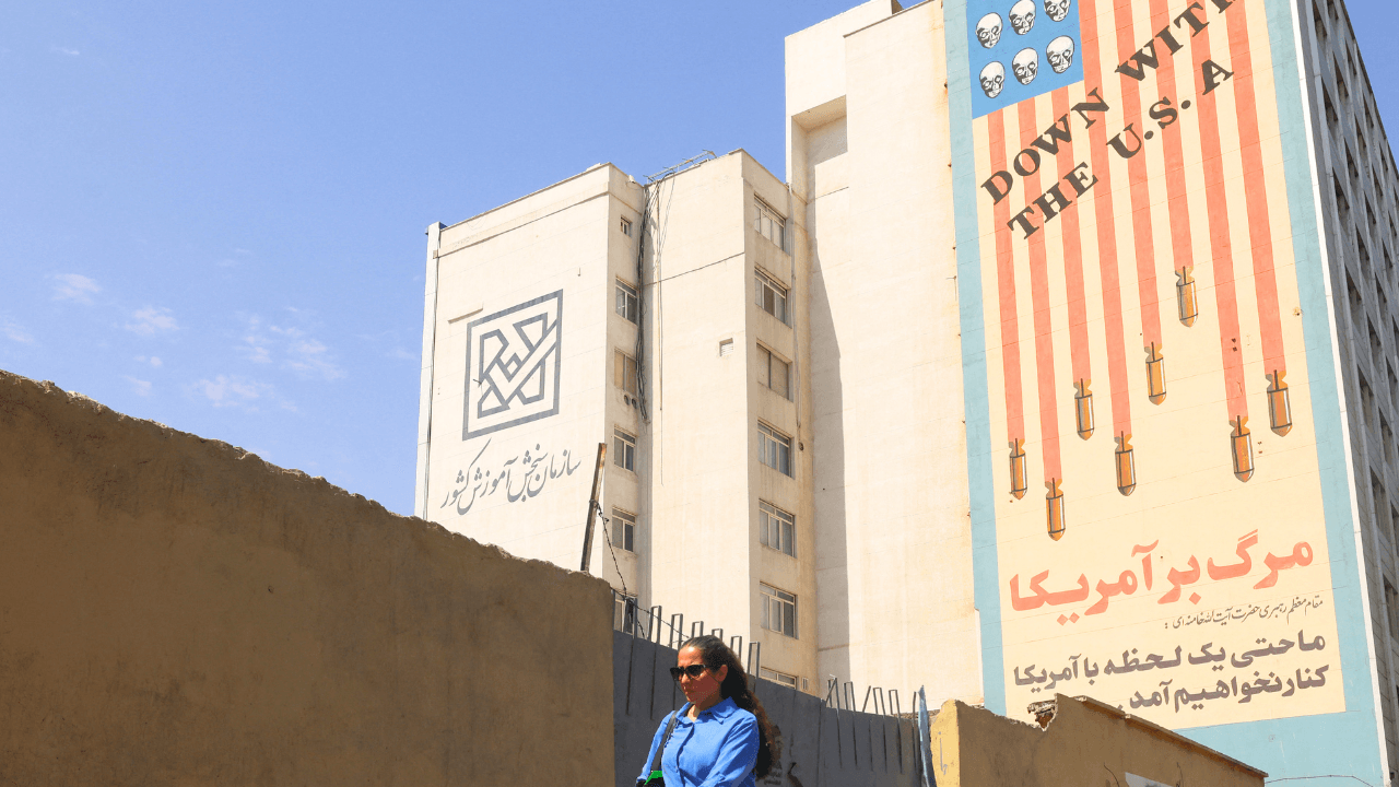 الخارجية تحذر الأمريكيين من خطر الاستهداف