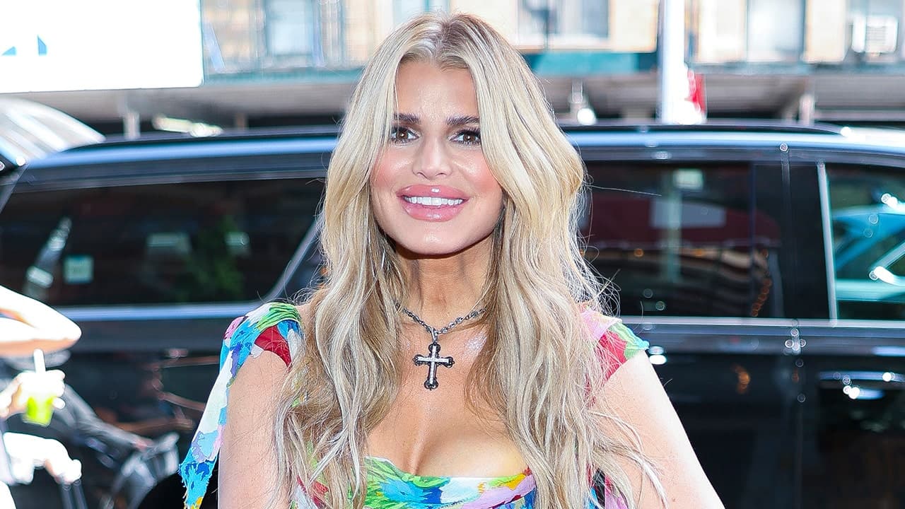 Jessica Simpson marks 46 in bikini, children haven't seen her perform