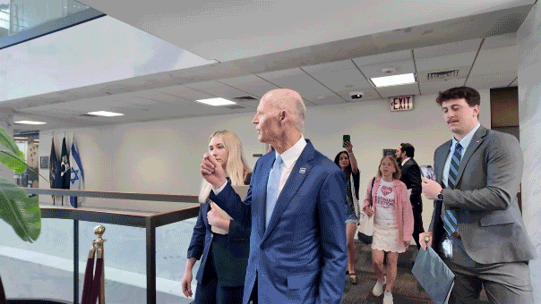 سناتور جمهوري يعكس موقفه من مؤيدي مكاو وSingham