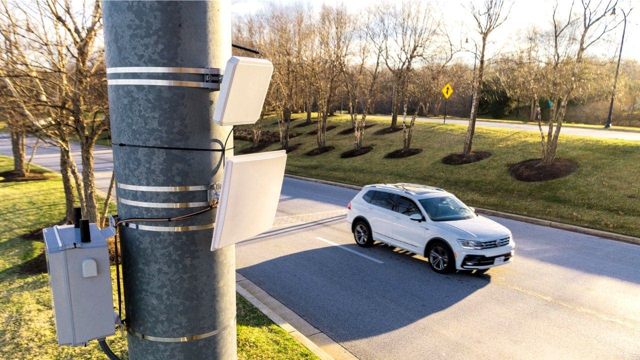 SignalTrace connects device signals to vehicles