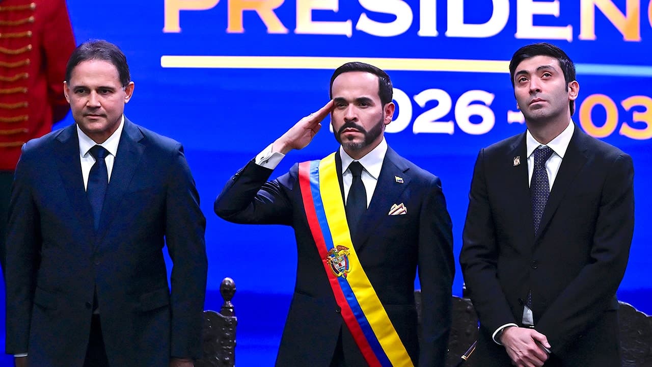 El Tigre sworn in as Colombia's new leader