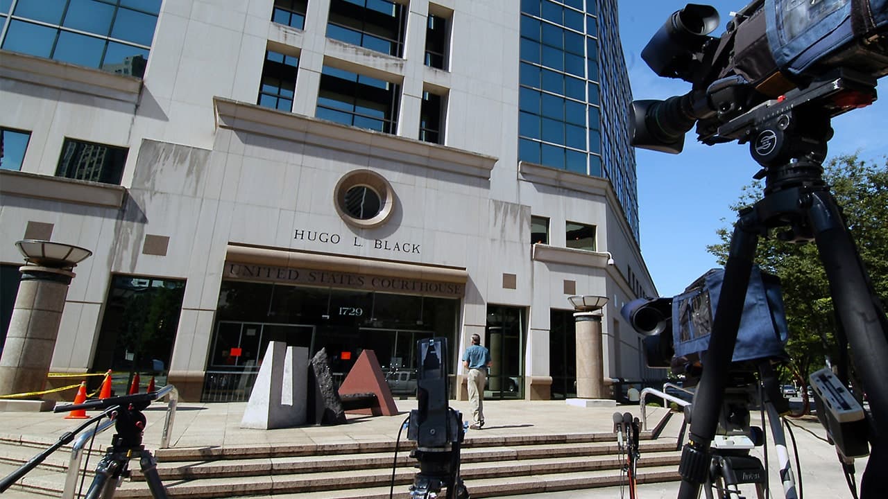 Dispute over federal courthouses grows