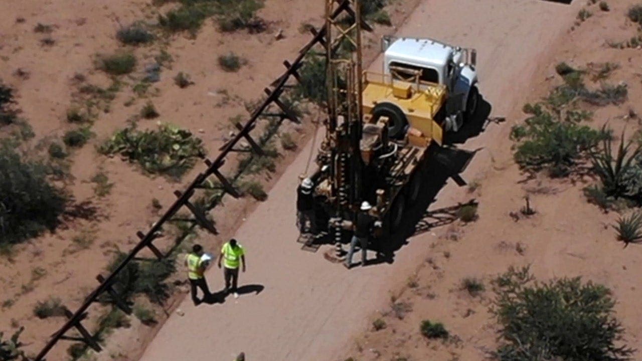 Trump begins border wall in Arizona