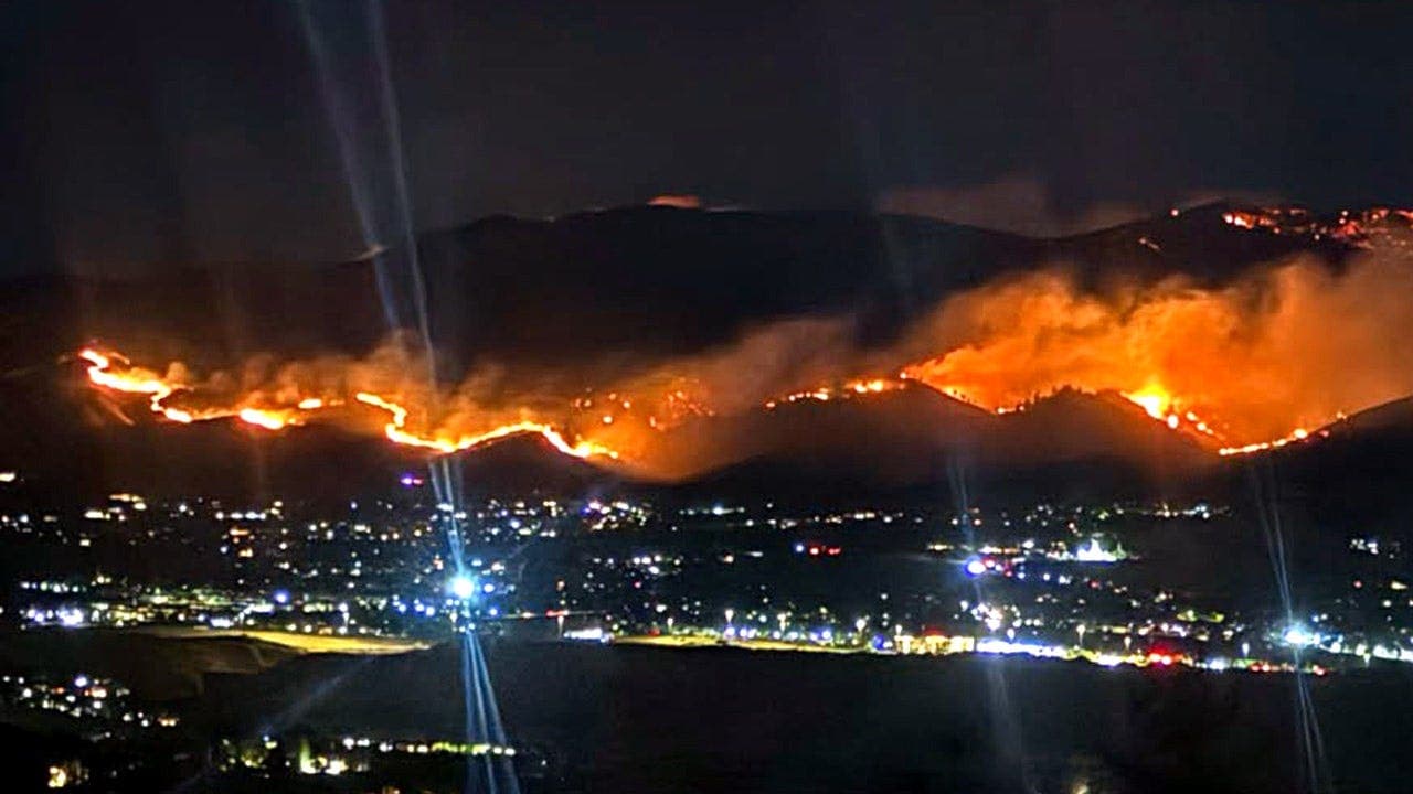 Nevada wildfire expands to 10500 acres