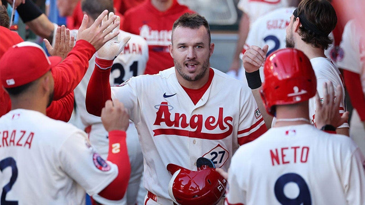 Mike Trout Golf Outing Becomes Trade Deadline Issue