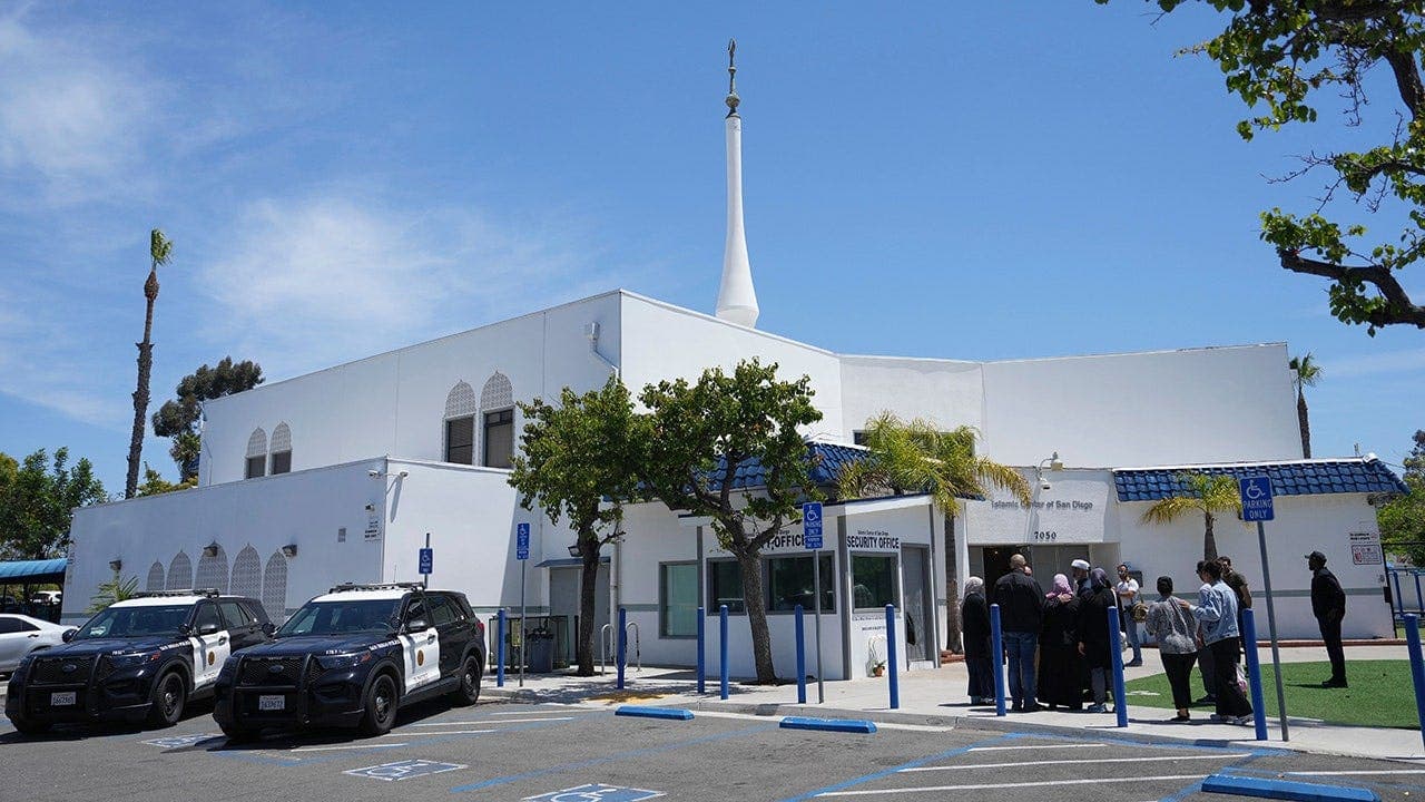 Teen girl indicted over mosque shooting livestream