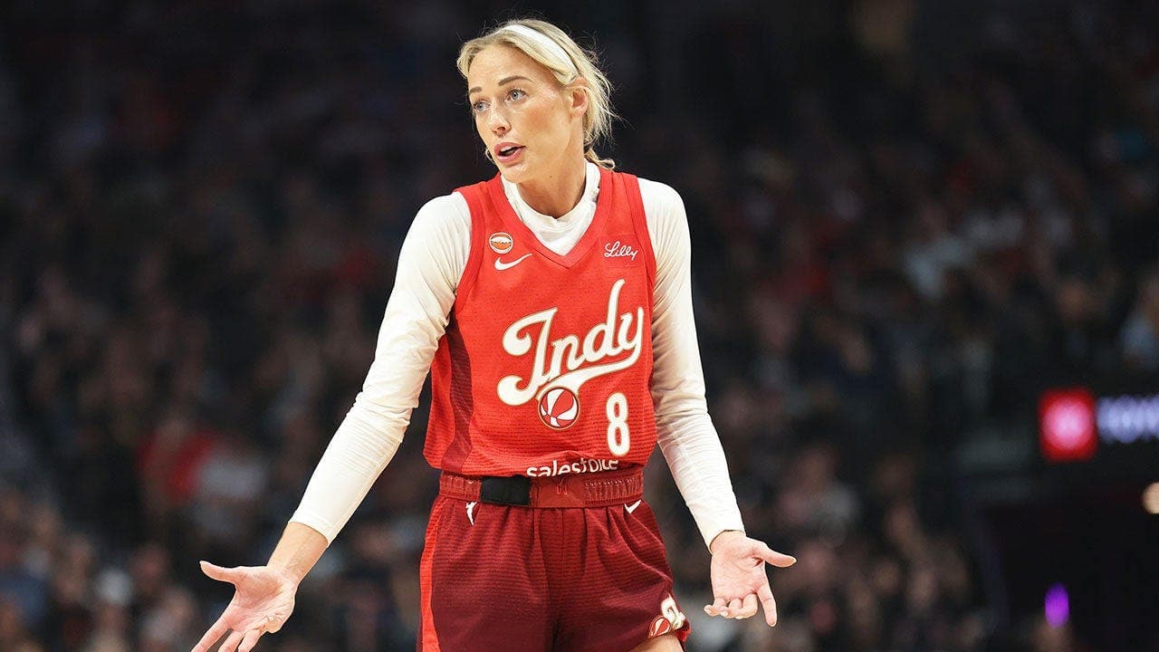 سوفي كاتنجهام ترد على الجمهور الصاخب في مباراة الـWNBA