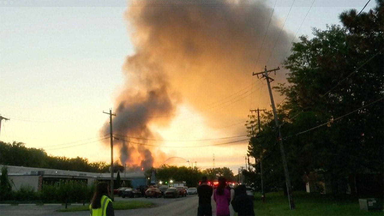 Ohio recycling plant blast leaves 2 dead