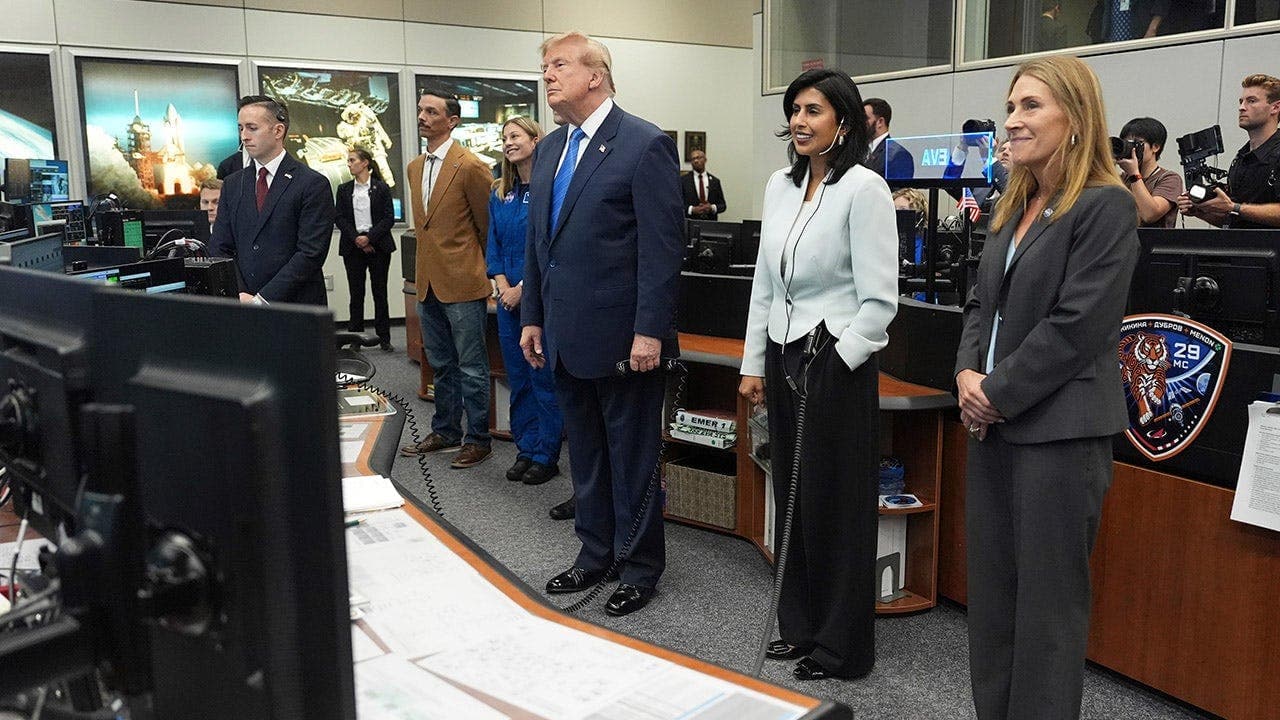 Trump commends ISS crew from Houston