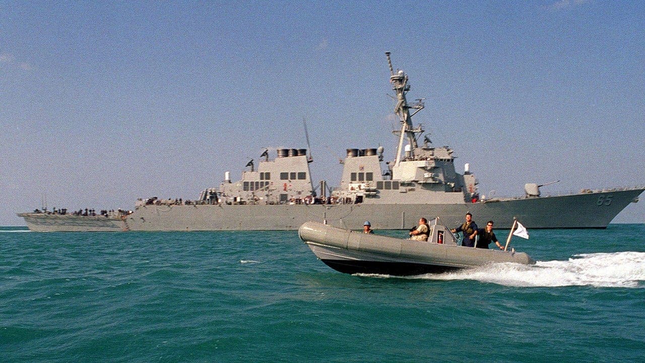 US destroyer faces risks after power failure
