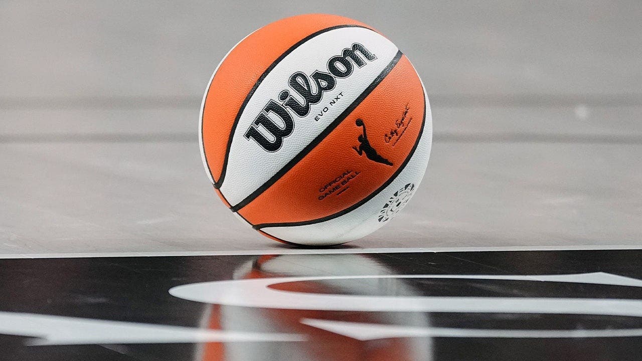 Fan's half-court shot ends in fall