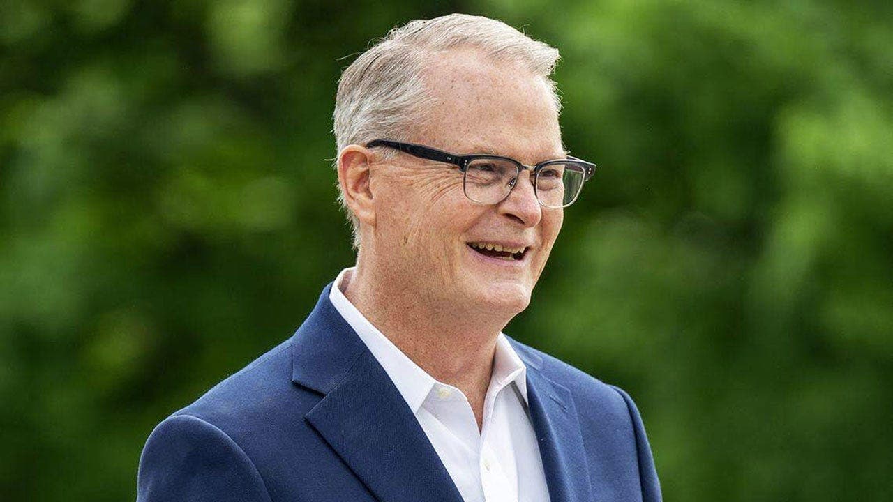 Kansas Democrat pleads with Harris not to campaign