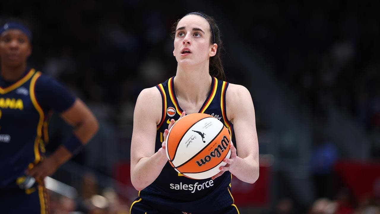 كلارك قد توقع على عقد في WNBA بعد كأس العالم