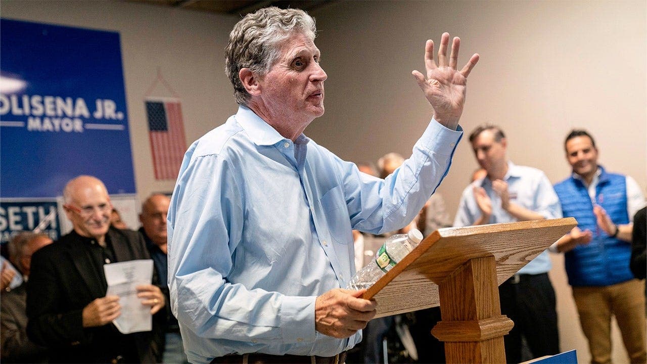 Traffic crisis risks Dem governor's hold