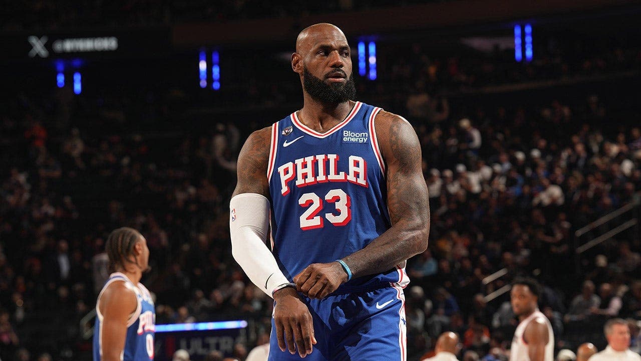 LeBron confronts Knicks fan over comments