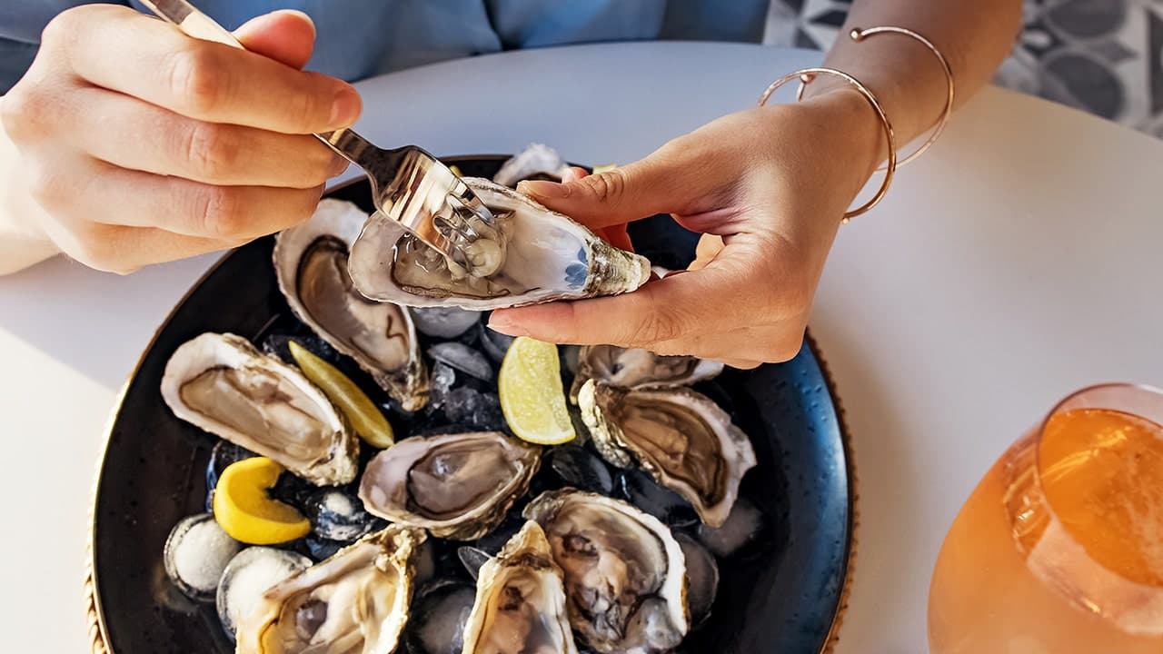 Celebrity chef warns against eating raw oysters