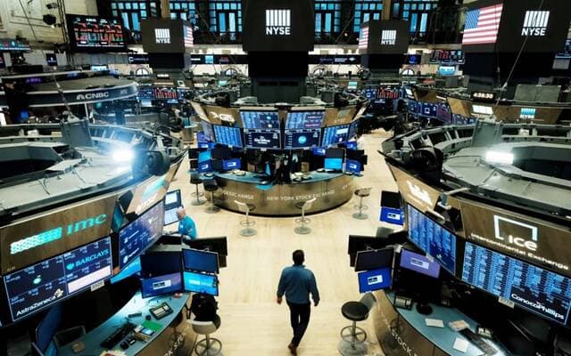 US stocks fall amid oil increase and Fed decision