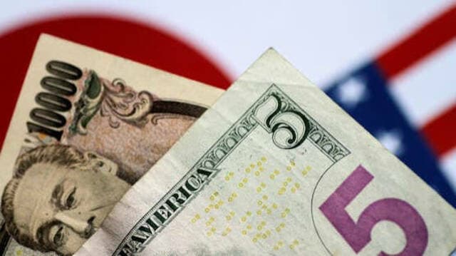 الدولار ثابت والين يرتفع قبيل اجتماعي الاحتياطي والمركزي