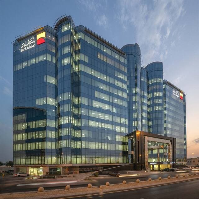 توصية بزيادة استثمار في بنك البلاد
