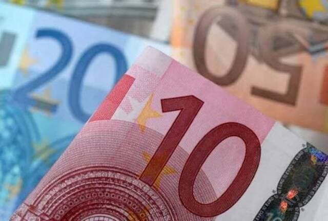 French bond yields near 5 percent