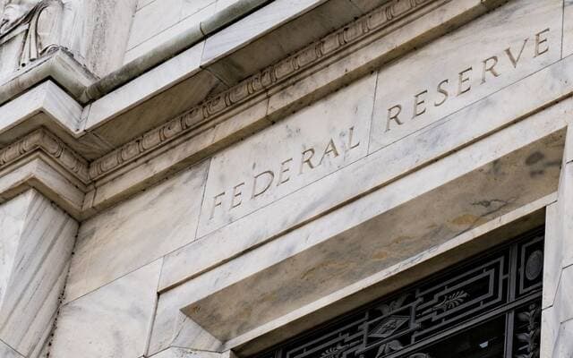 توقعات برفع الفيدرالي لأسعار الفائدة مع ارتفاع النفط